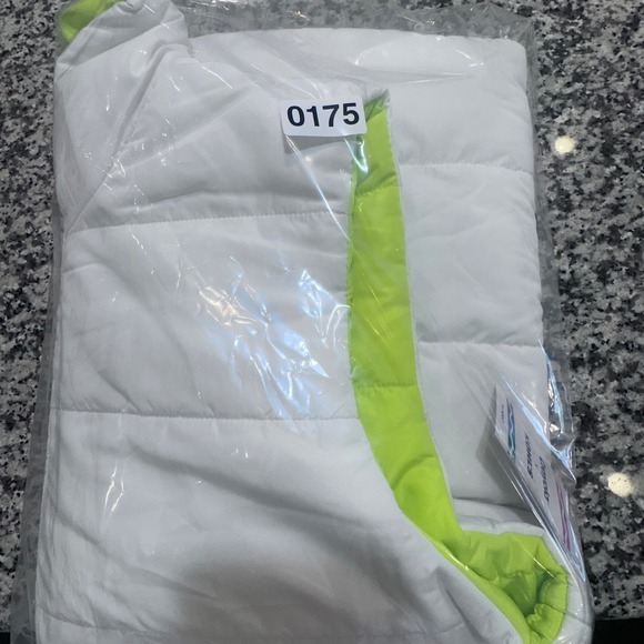 Crayola x Kohls Puffer Vest Reversible White Neon Green Size M - Picture 10 of 10